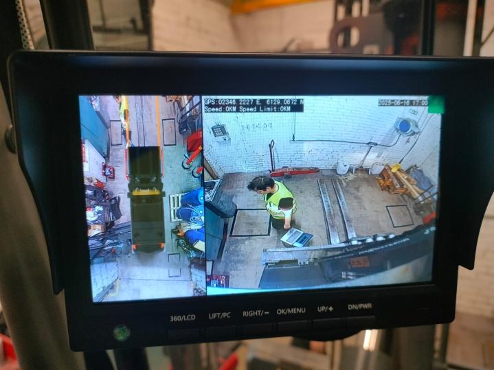 Metson trukin 360-kameranäyttö varastossa