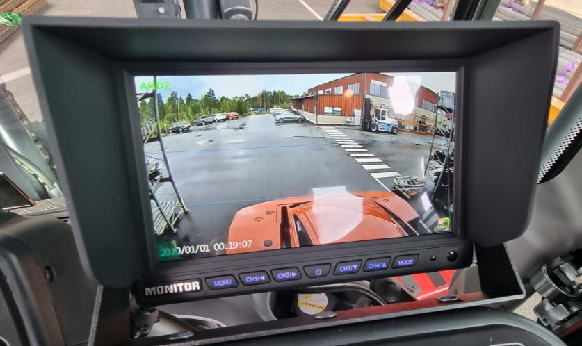 Puustellin trukin kamerajärjestelmän näyttö